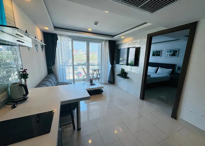 Grand Avenue Conde Pattaya